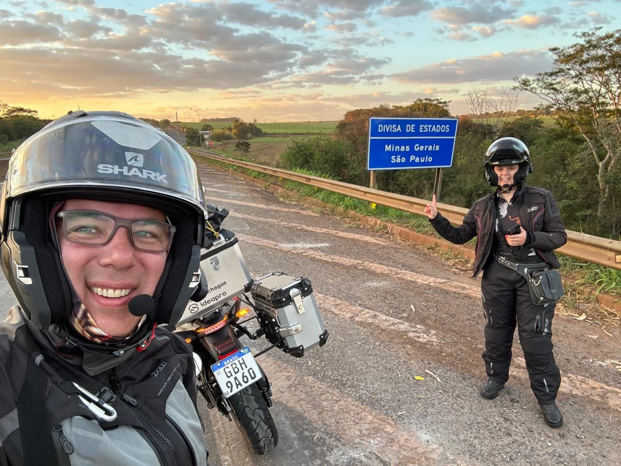 Registro de viagem com motociclistas na divisa entre Minas Gerais e São Paulo.